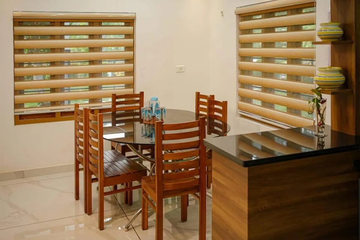 別荘 Yellow Leaves Home Stay- 3Bhk Luxury Villa Anaviratty インド