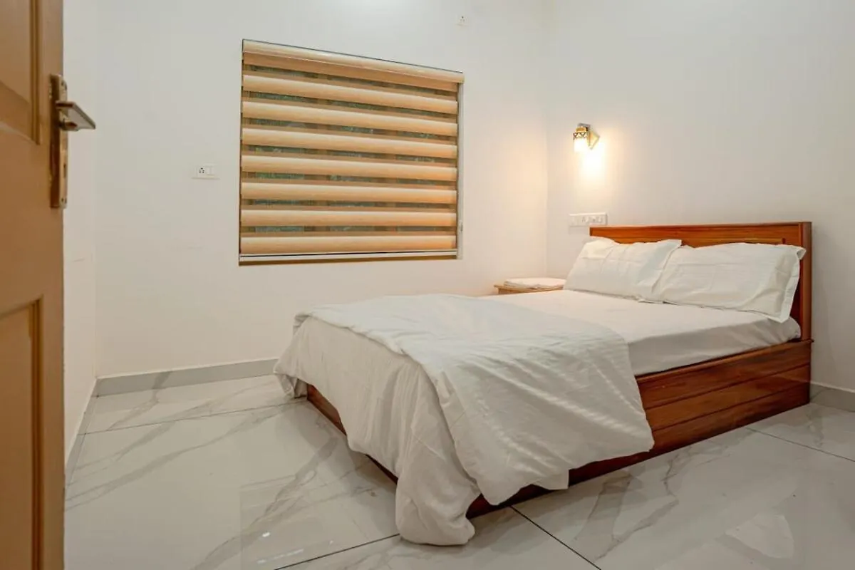 Yellow Leaves Home Stay- 3Bhk Luxury Villa Anaviratty 0*,