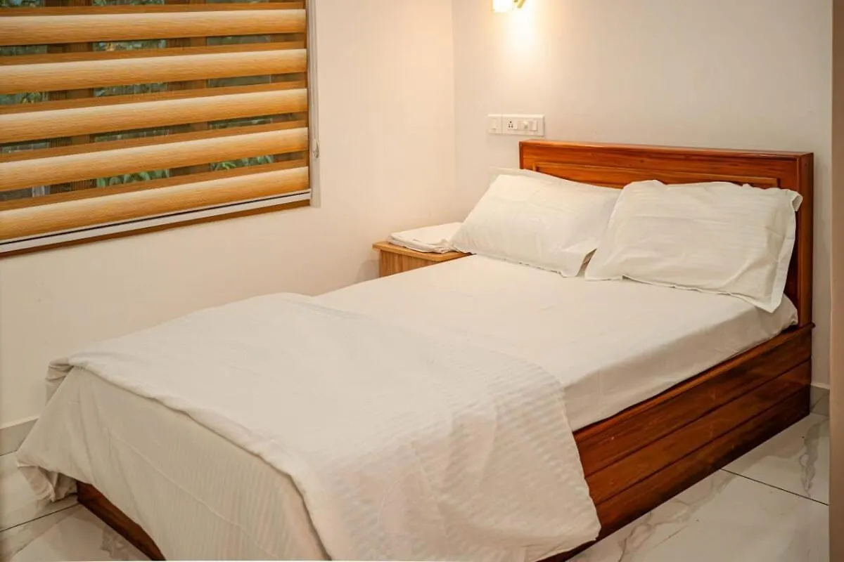 Yellow Leaves Home Stay- 3Bhk Luxury Villa Anaviratty 別荘
